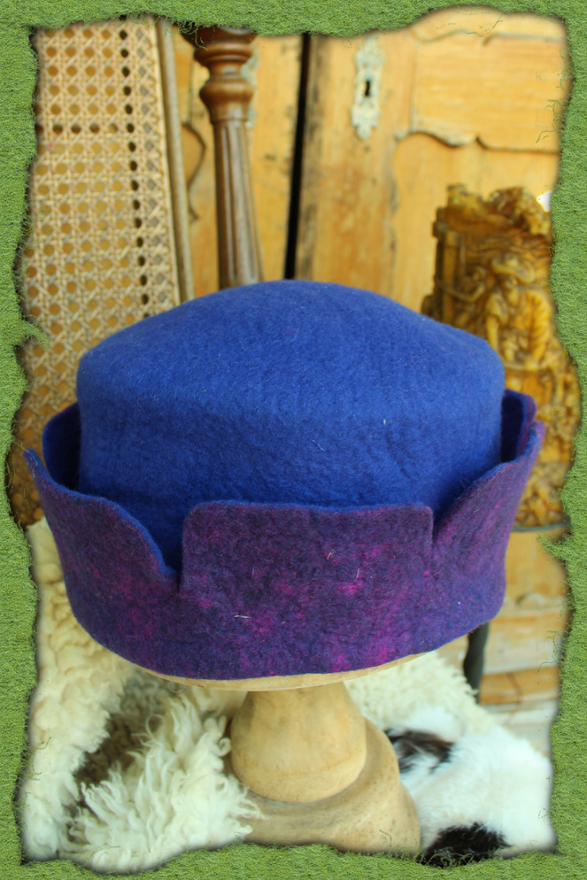 Zinnenhut in violett und blau 2
