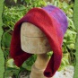 Rot-violetter geschneckelter Hut