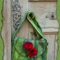 Grüne Tasche - Rote Blüten